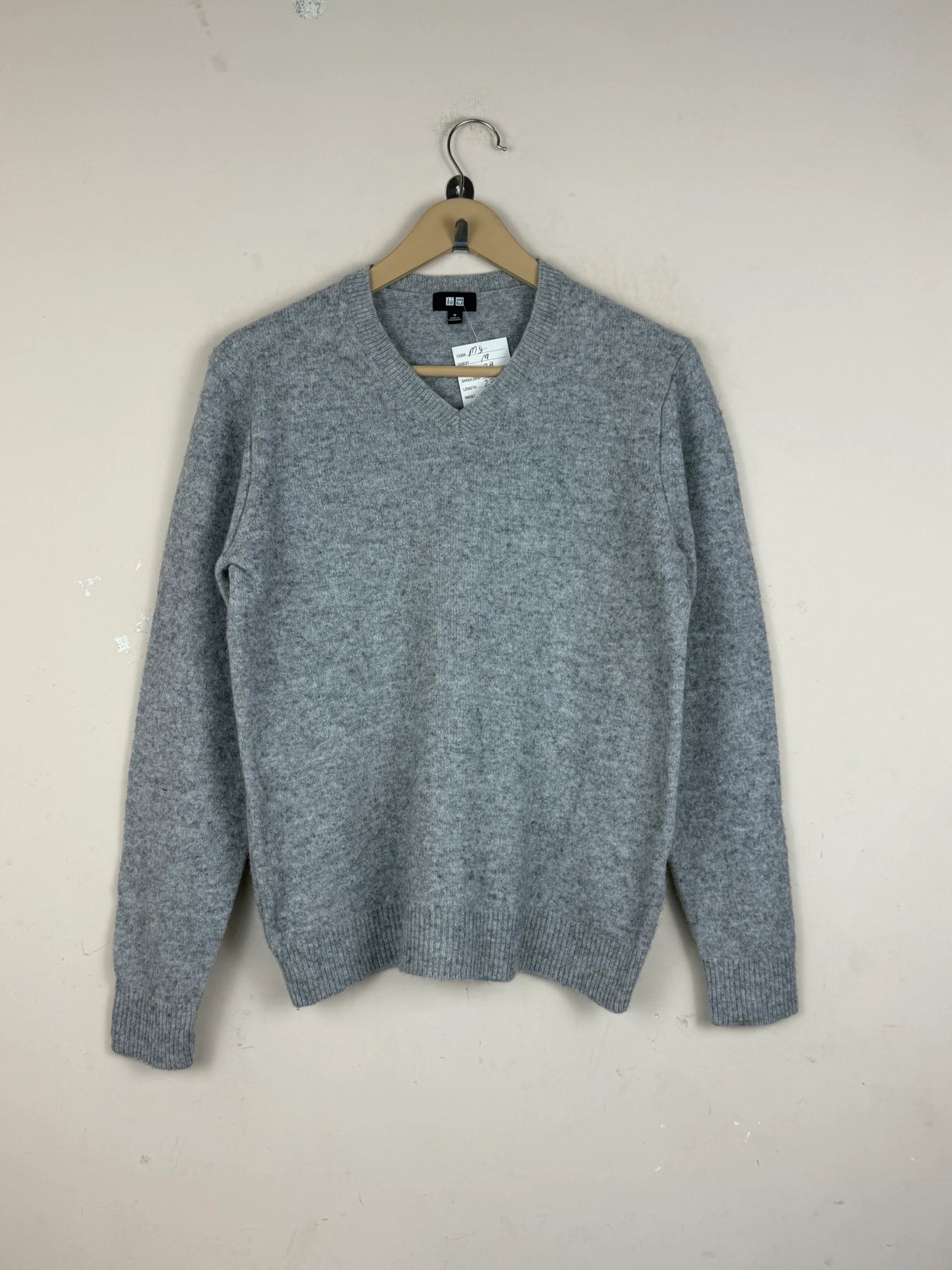 Preloved Premium Men's Jumpers & Sweaters by UNIQLO, Gray Lambs wool for Men - OTS Thrift Shop Peshawar Pakistan