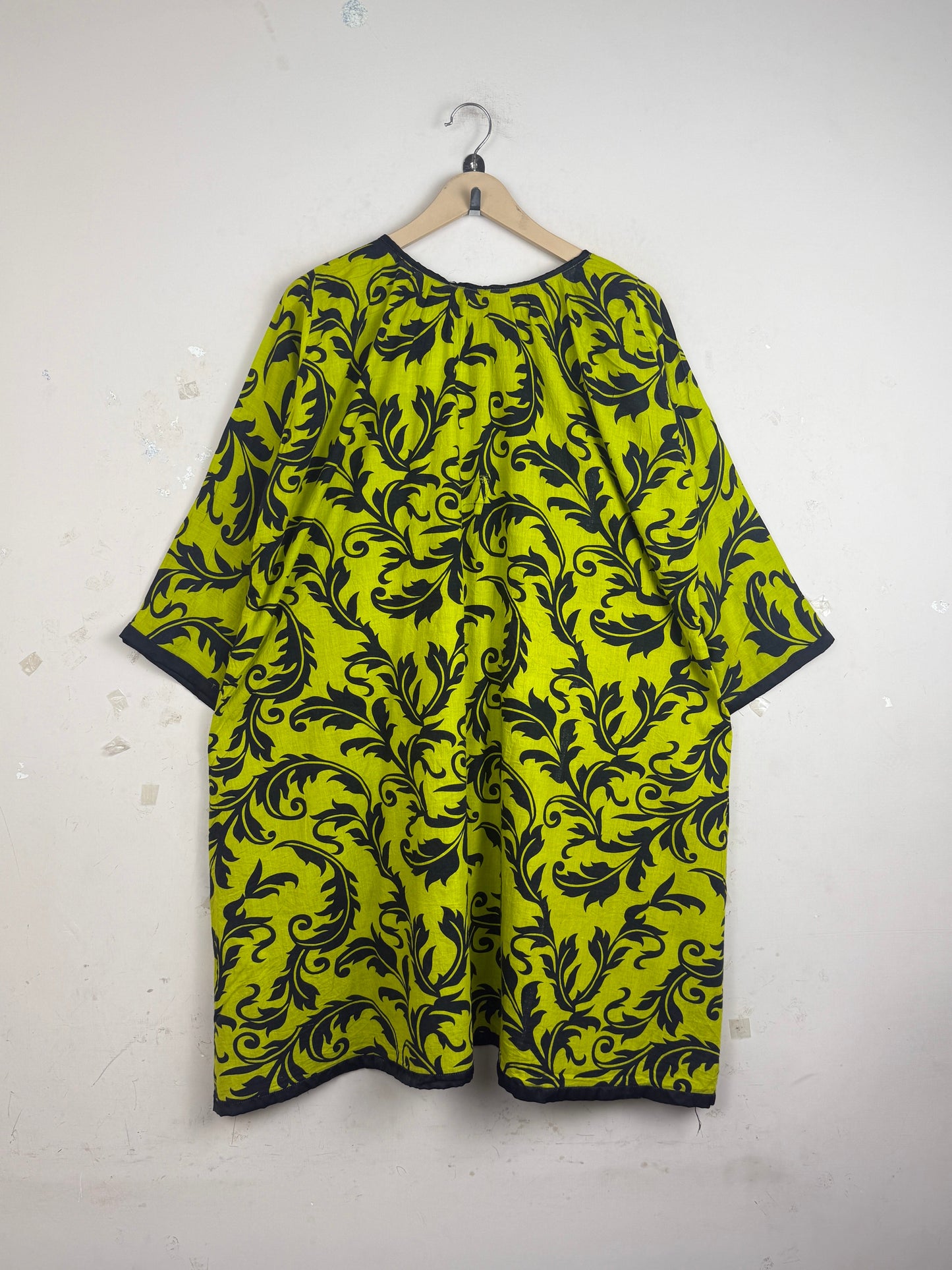 Shop Premium Condition Green Lawn Summer Kurti by CUT LABEL for Womens at OTS - Online Thrift Store Pakistan (SK-115)