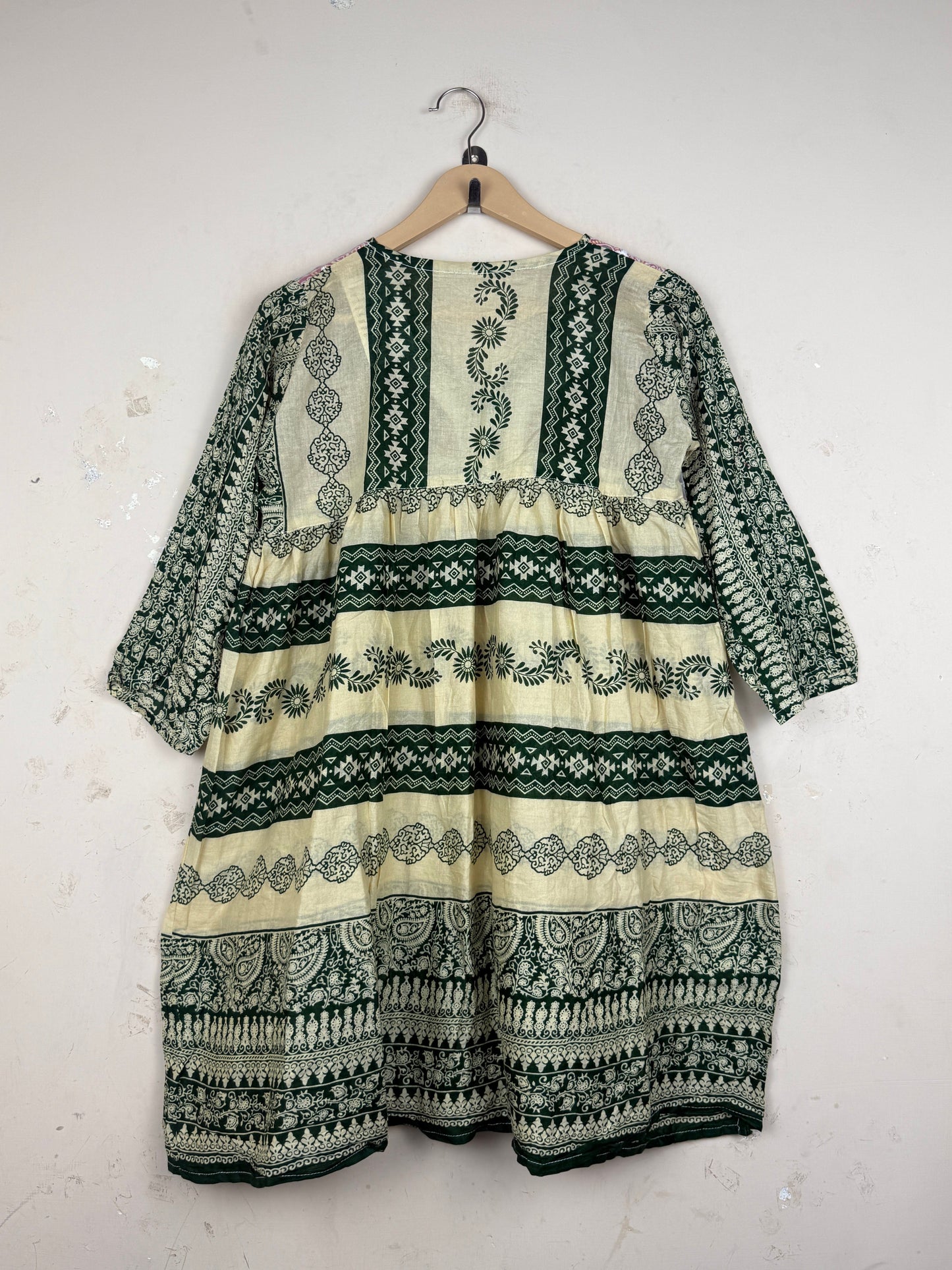 Buy Beige GREEN LAWN Summer Kurti by Unknown - Premium condition for Womens | Preloved OTS Pakistan (SK-123)