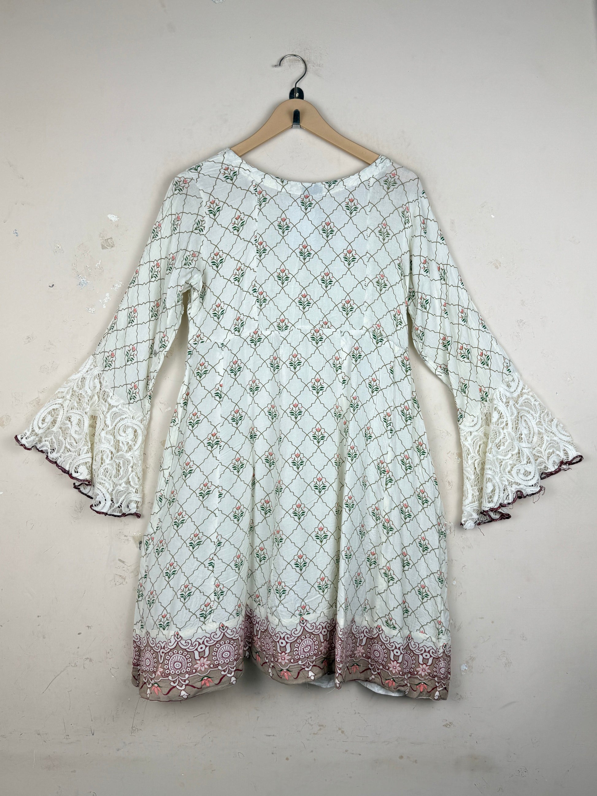 Buy OffWhite LAWN Summer Kurti by Unknown - Premium condition for Womens | Preloved OTS Pakistan (SK-124)
