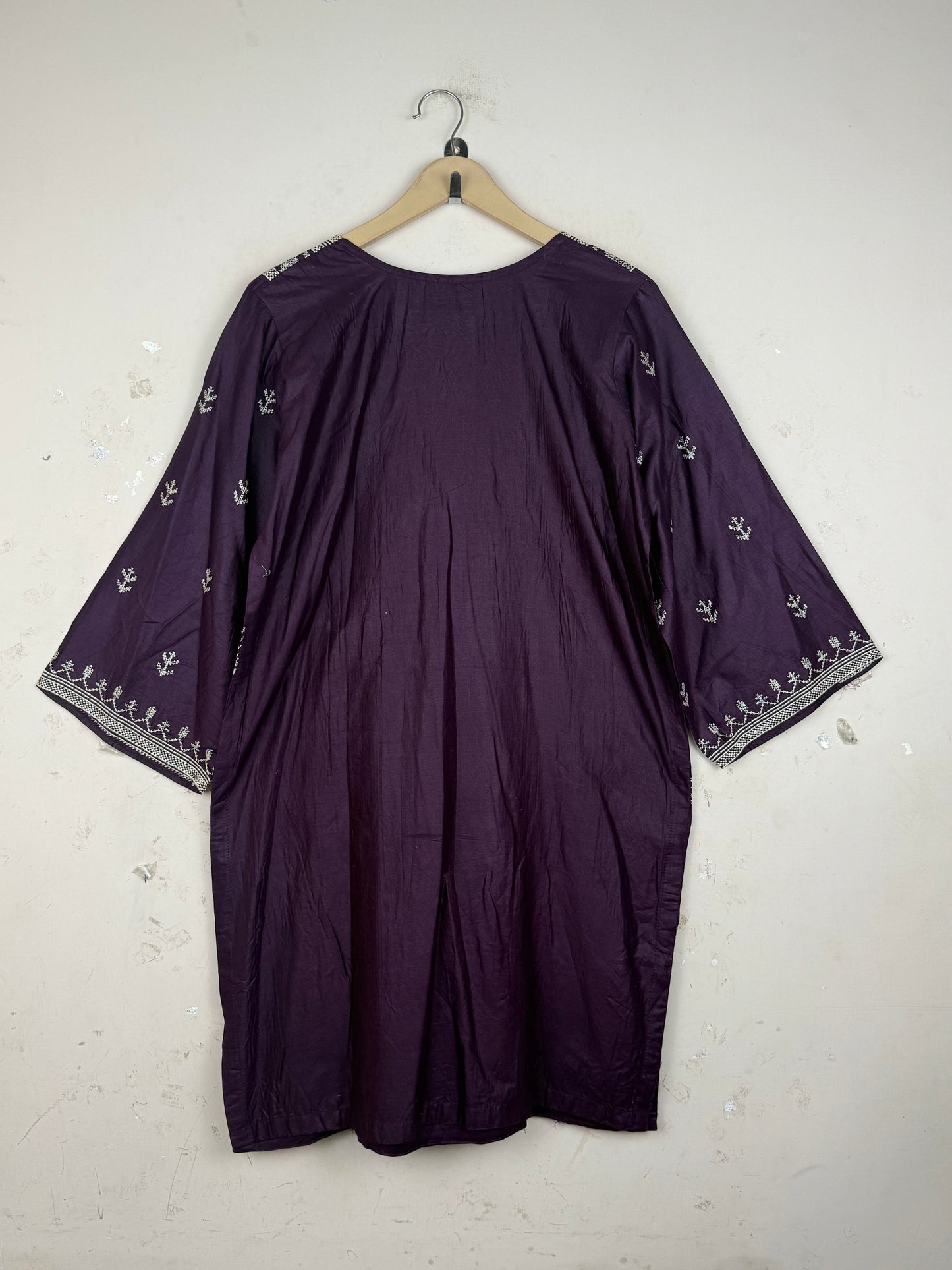 Buy VINE RED LAWN Summer Kurti by Unknown - Premium condition for Womens | Preloved OTS Pakistan (SK-130)