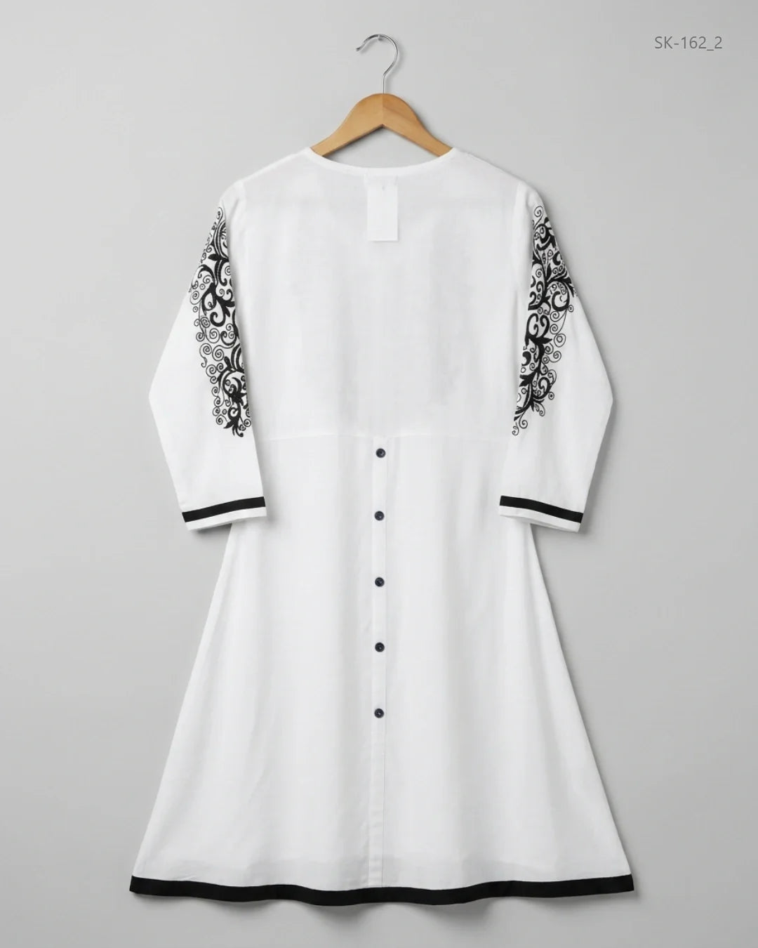 Shop Excellent Condition Black & White Lawn Summer Kurti by CUT LABEL for Womens at OTS - Online Thrift Store Pakistan (SK-162)