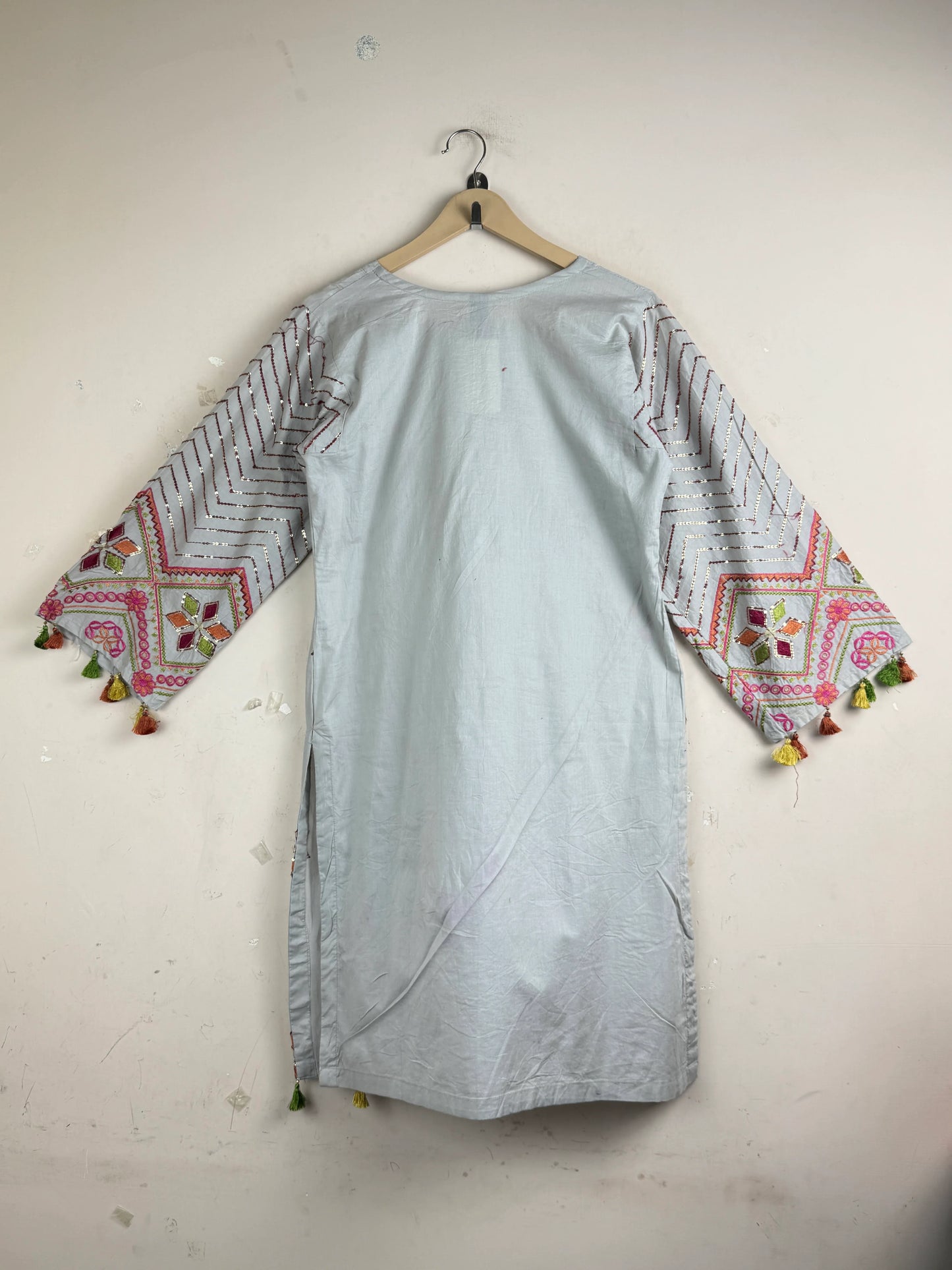 Buy Grey Lawn Summer Kurti by Hunars - Excellent condition for Women | Preloved OTS Pakistan (SK-59)