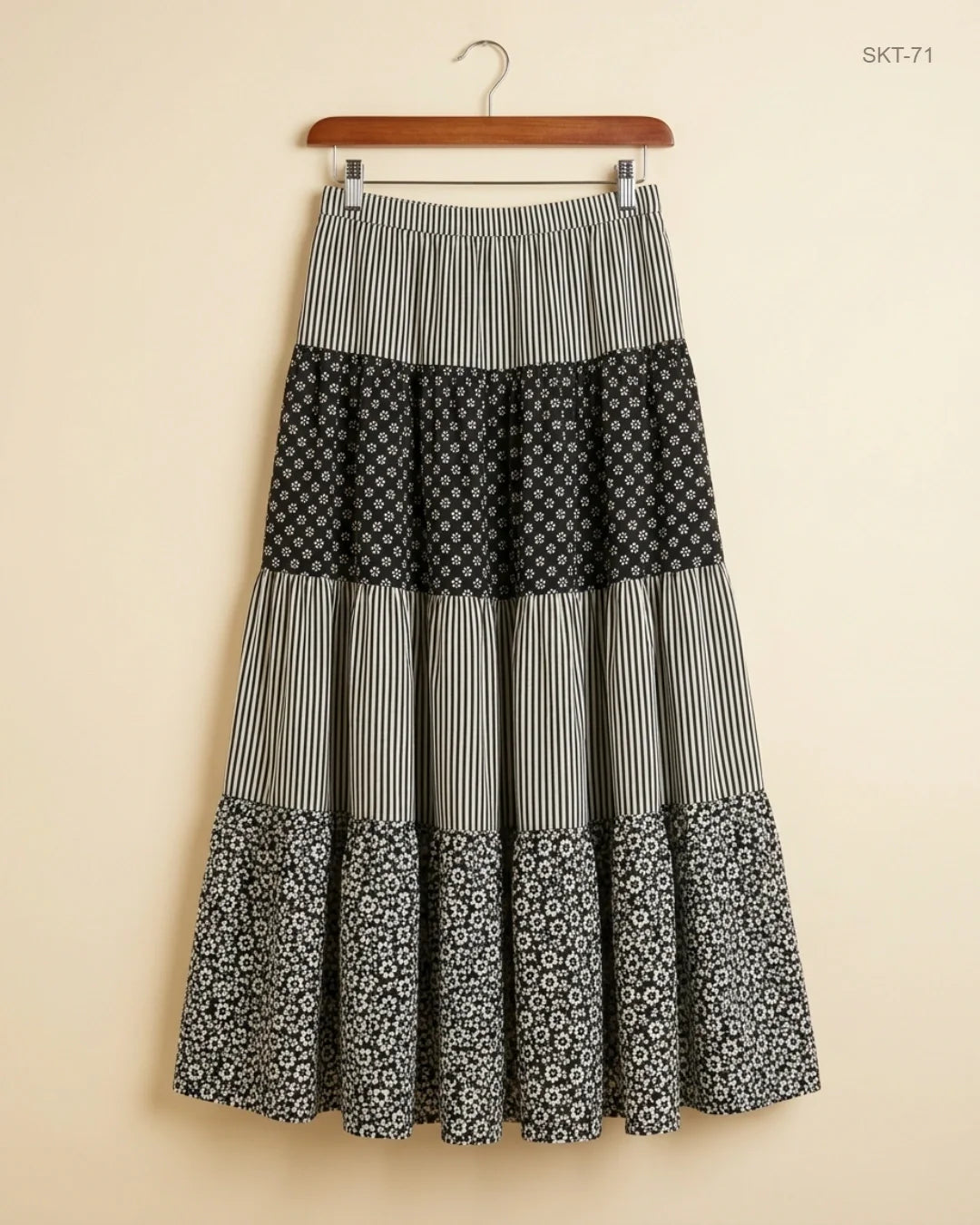 Preloved Excellent Women's skirts by CUT LABEL, Black Polyester for Womens - OTS Thrift Shop Peshawar Pakistan