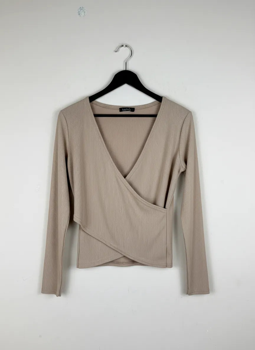 Secondhand Branded Winter Crop Tops by Boohoo, Beige Polyester fabric, Premium condition, for Women - Online Thrift Shop Lahore Pakistan