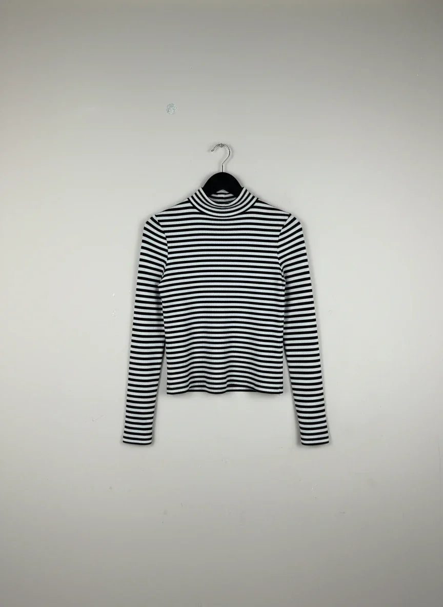 UK Imported secondhand Winter Crop Tops - River Island brand, Black & White Viscose, Premium condition, for Women - Online Thrift Store Islamabad Pakistan