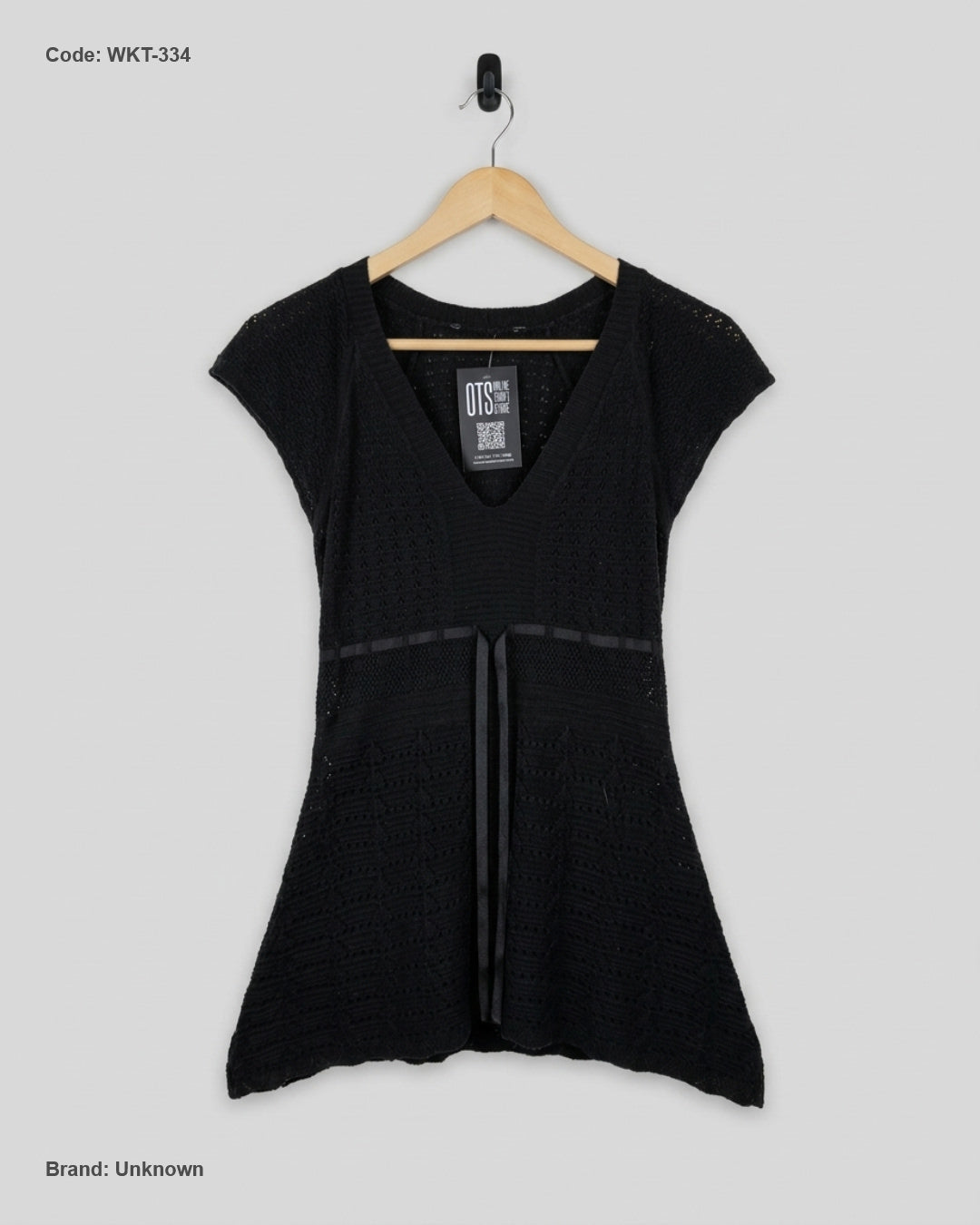 Excellent Condition Winter Knitted Tops | Preloved Unknown | Black Acrylic | Thrift Shop for Women Karachi Pakistan | OTS