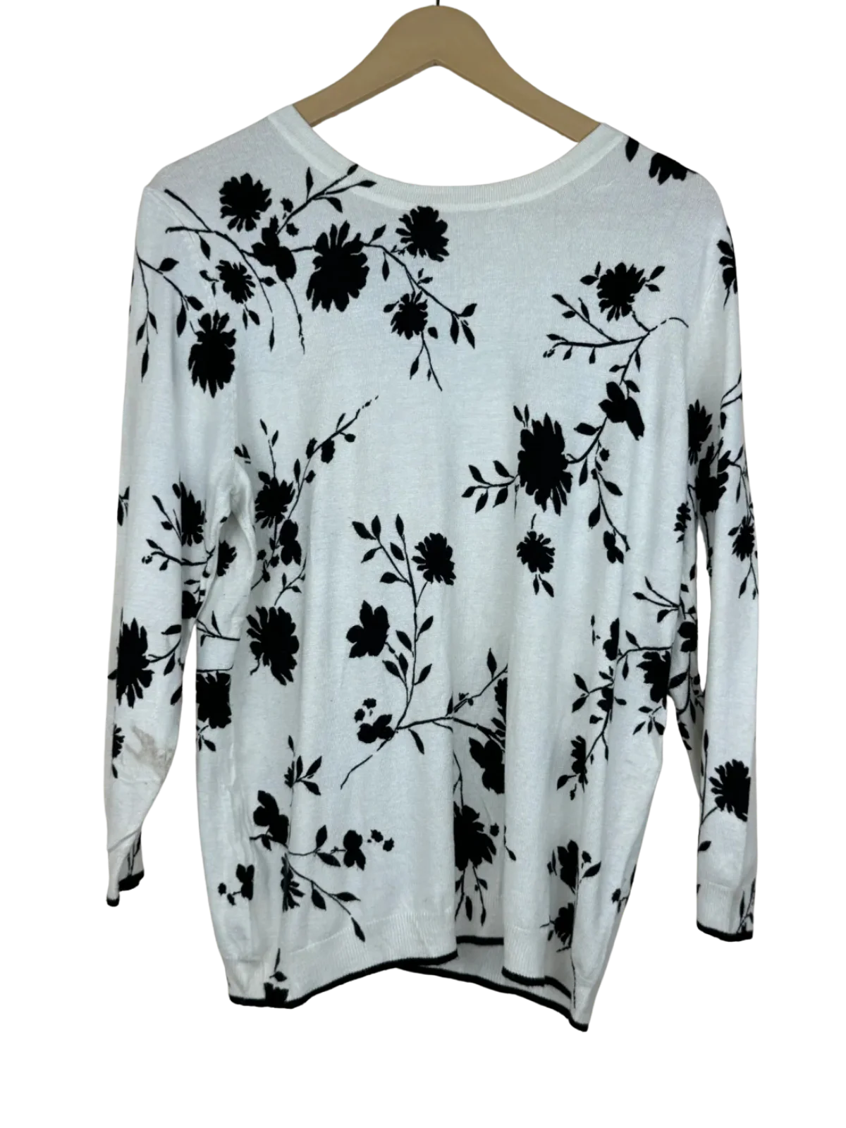 Secondhand Branded Winter Knitted Tops by Unknown, White Viscose fabric, Premium condition, for Women - Online Thrift Shop Islamabad Pakistan