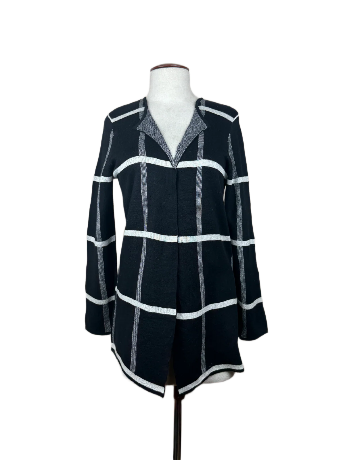 Shop Premium Winter Long Cardigans by Papaya | Preloved Branded Clothes | Black & White Acrylic & Cotton | Women | OTS Thrift Store Lahore Pakistan