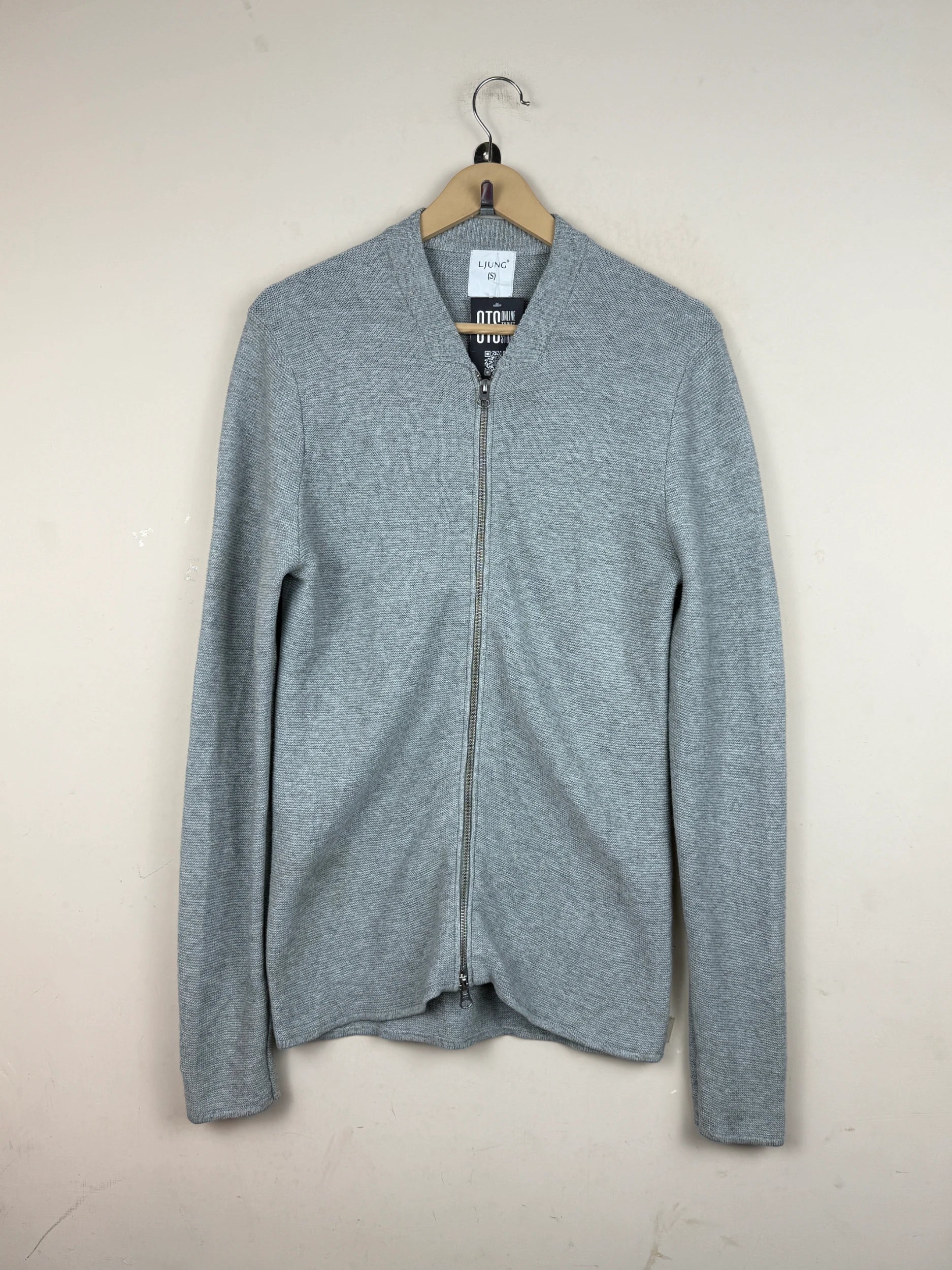 Preloved Premium Men's Jumpers & Sweaters by Ljng, Grey Cotton for Men - OTS Thrift Shop Islamabad Pakistan