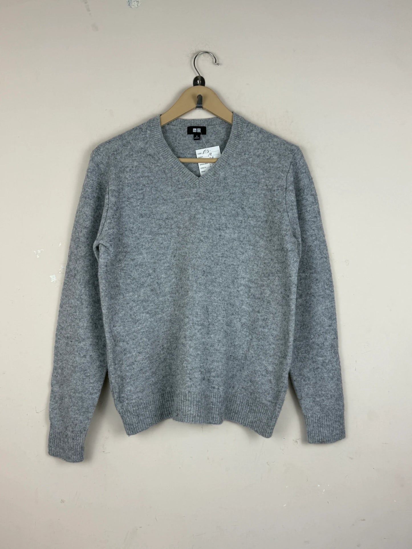 Preloved Premium Men's Jumpers & Sweaters by UNIQLO, Gray Lambs wool for Men - OTS Thrift Shop Peshawar Pakistan