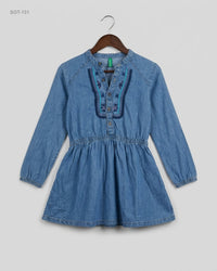 UNKNOWN (SGT-131) Embroidered Denim Dress