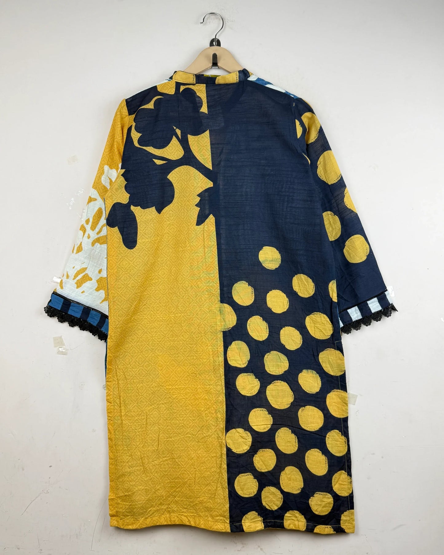 Buy BLUE & YELLOW KHADDAR Summer Kurti by KHAS PRET - Premium condition for | Preloved OTS Pakistan (SK-10)