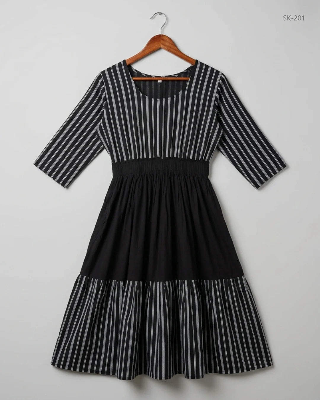 Shop Premium Printed Summer Kurti by CUT LABEL | Preloved Branded Clothes | Black Cotton | Womens | OTS Thrift Store Lahore Pakistan