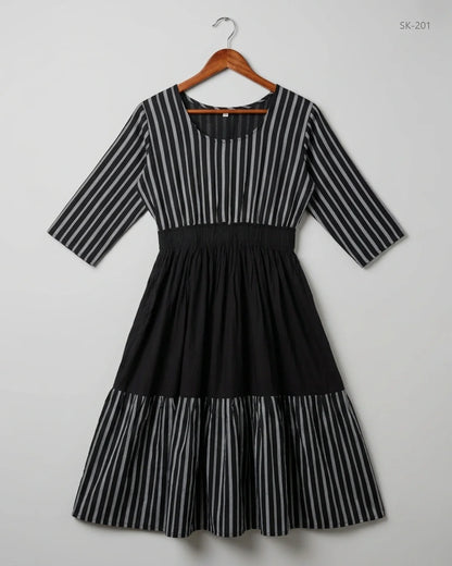 Shop Premium Printed Summer Kurti by CUT LABEL | Preloved Branded Clothes | Black Cotton | Womens | OTS Thrift Store Lahore Pakistan