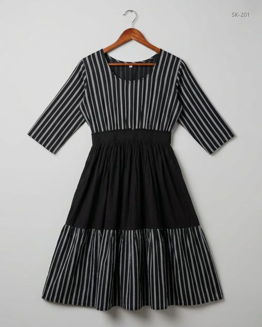 Shop Premium Printed Summer Kurti by CUT LABEL | Preloved Branded Clothes | Black Cotton | Womens | OTS Thrift Store Lahore Pakistan