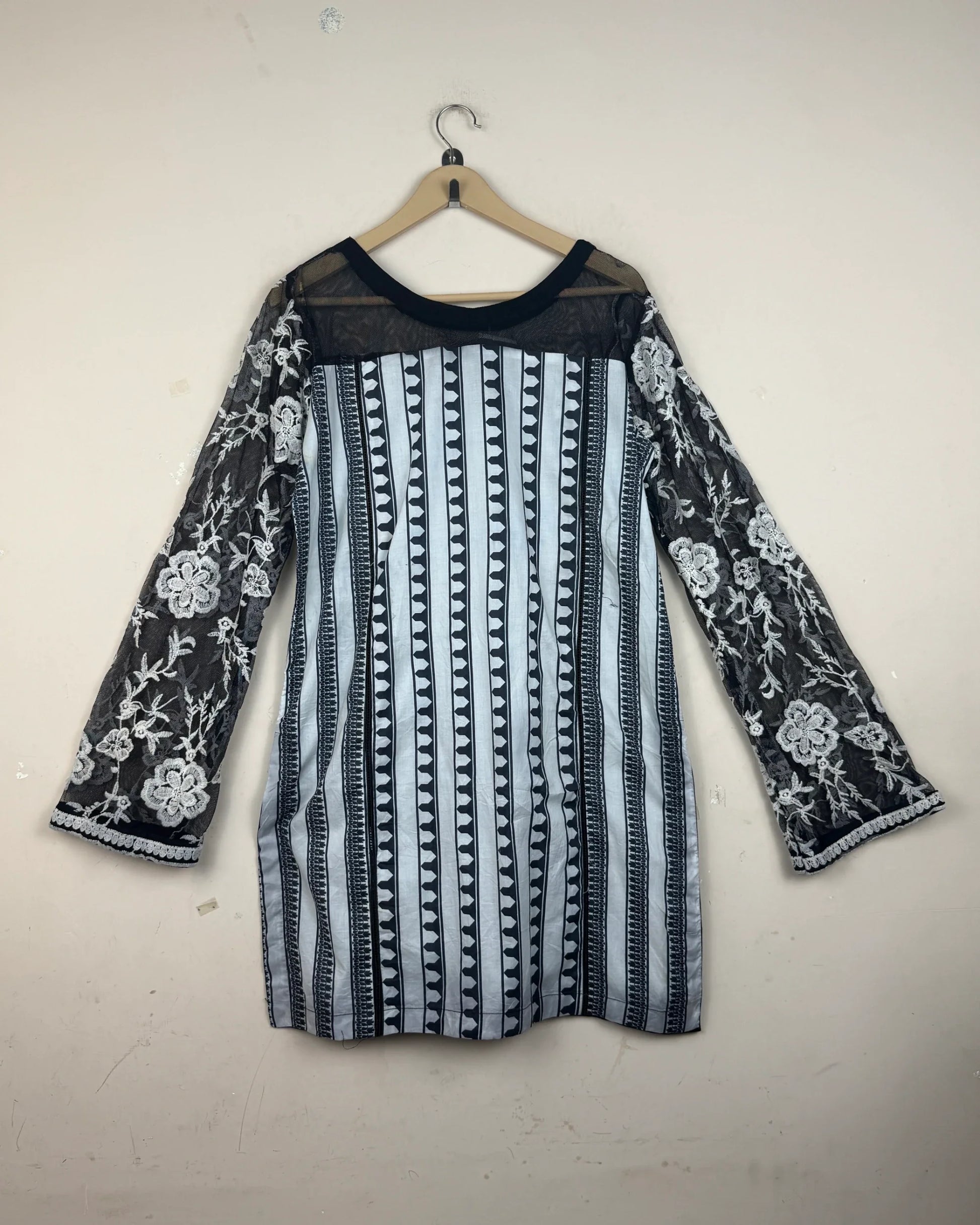 Shop Good Summer Kurti by Cut Label | Preloved Branded Clothes | Black & White LAWN | | OTS Thrift Store Lahore Pakistan