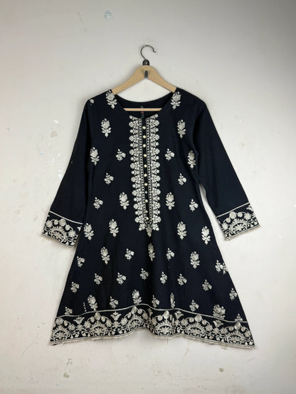 Excellent Condition Summer Kurti | Preloved Dars fabricon | Black khaddar | Thrift Shop for Women Islamabad Pakistan | OTS