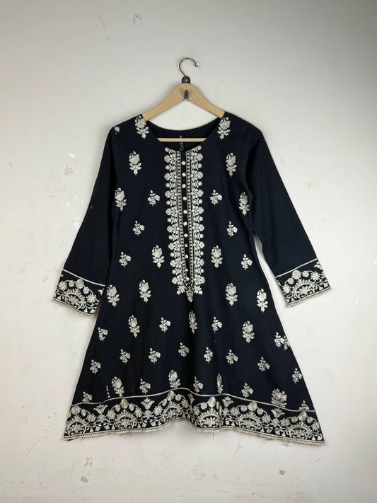 Excellent Condition Summer Kurti | Preloved Dars fabricon | Black khaddar | Thrift Shop for Women Islamabad Pakistan | OTS