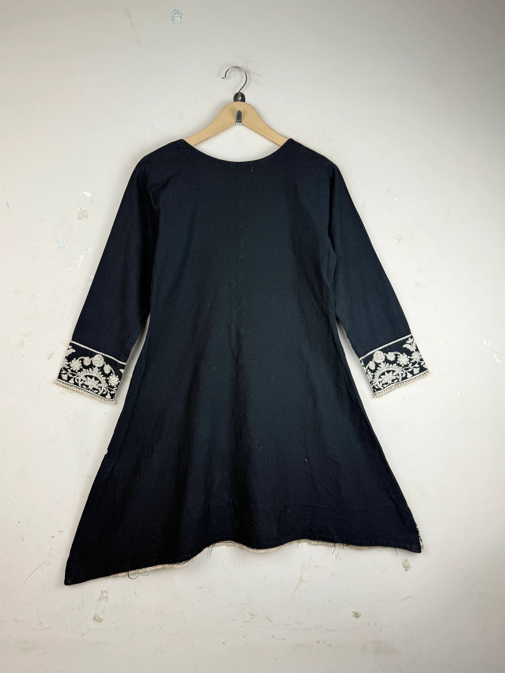 Preloved Summer Kurti by Dars fabricon in Black khaddar for Women - Excellent Condition | OTS Pakistan (SK-86)