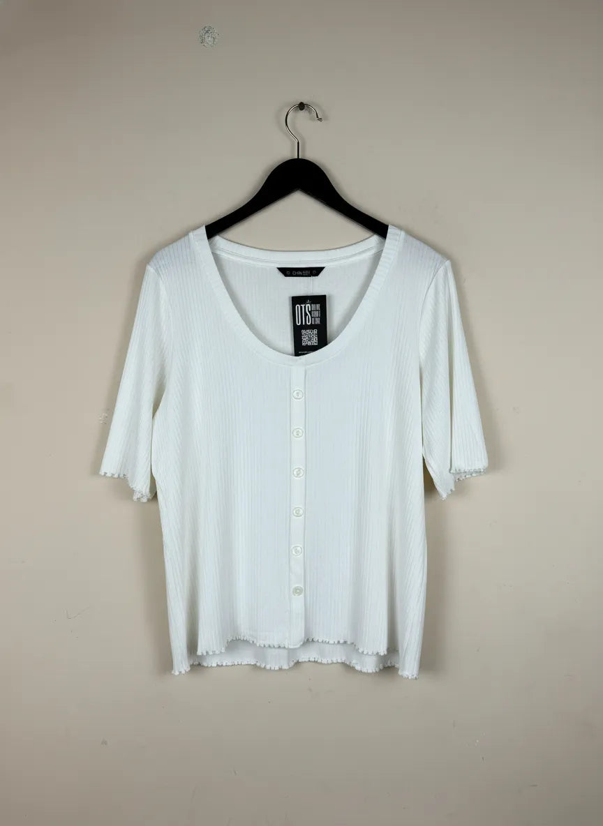 Secondhand Branded Winter Crop Tops by Dunnes, White Polyester fabric, Premium condition, for Women - Online Thrift Shop Islamabad Pakistan