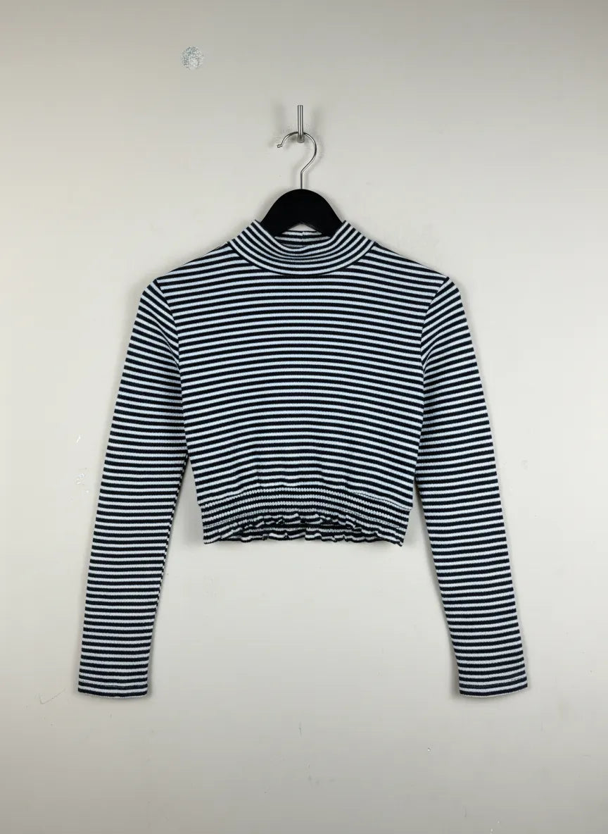 Shop Premium Winter Crop Tops by Next | Preloved Branded Clothes | blue&white Cotton | Women | OTS Thrift Store Lahore Pakistan