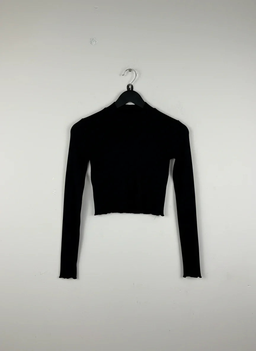 Premium Condition Winter Crop Tops | Preloved pull&Bear | Black Cotton | Thrift Shop for Women Islamabad Pakistan | OTS