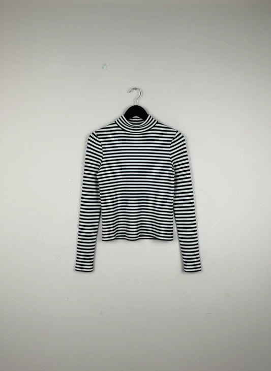 UK Imported secondhand Winter Crop Tops - River Island brand, Black & White Viscose, Premium condition, for Women - Online Thrift Store Islamabad Pakistan