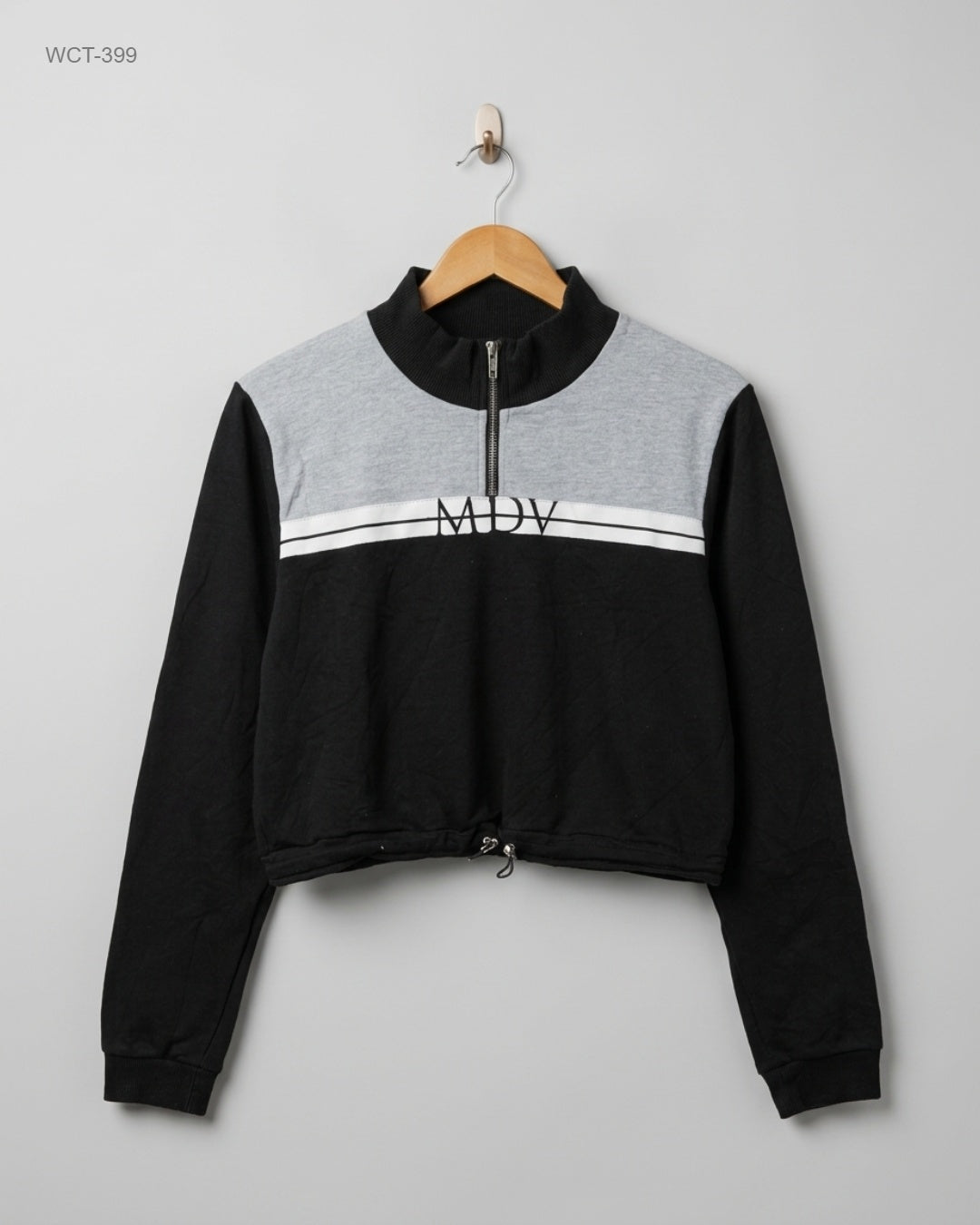 MANIER DE VOIR (WCT-399) Quarter-Zip Cropped Sweatshirt