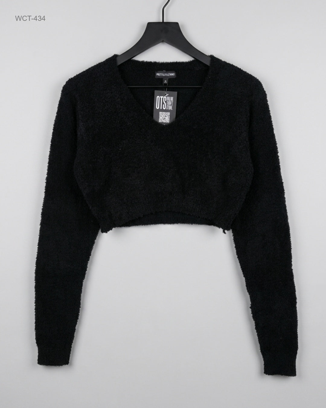 PRETTYLITTLETHING (WCT-434) V-Neck Fuzzy Crop Top