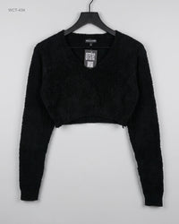 PRETTYLITTLETHING (WCT-434) V-Neck Fuzzy Crop Top