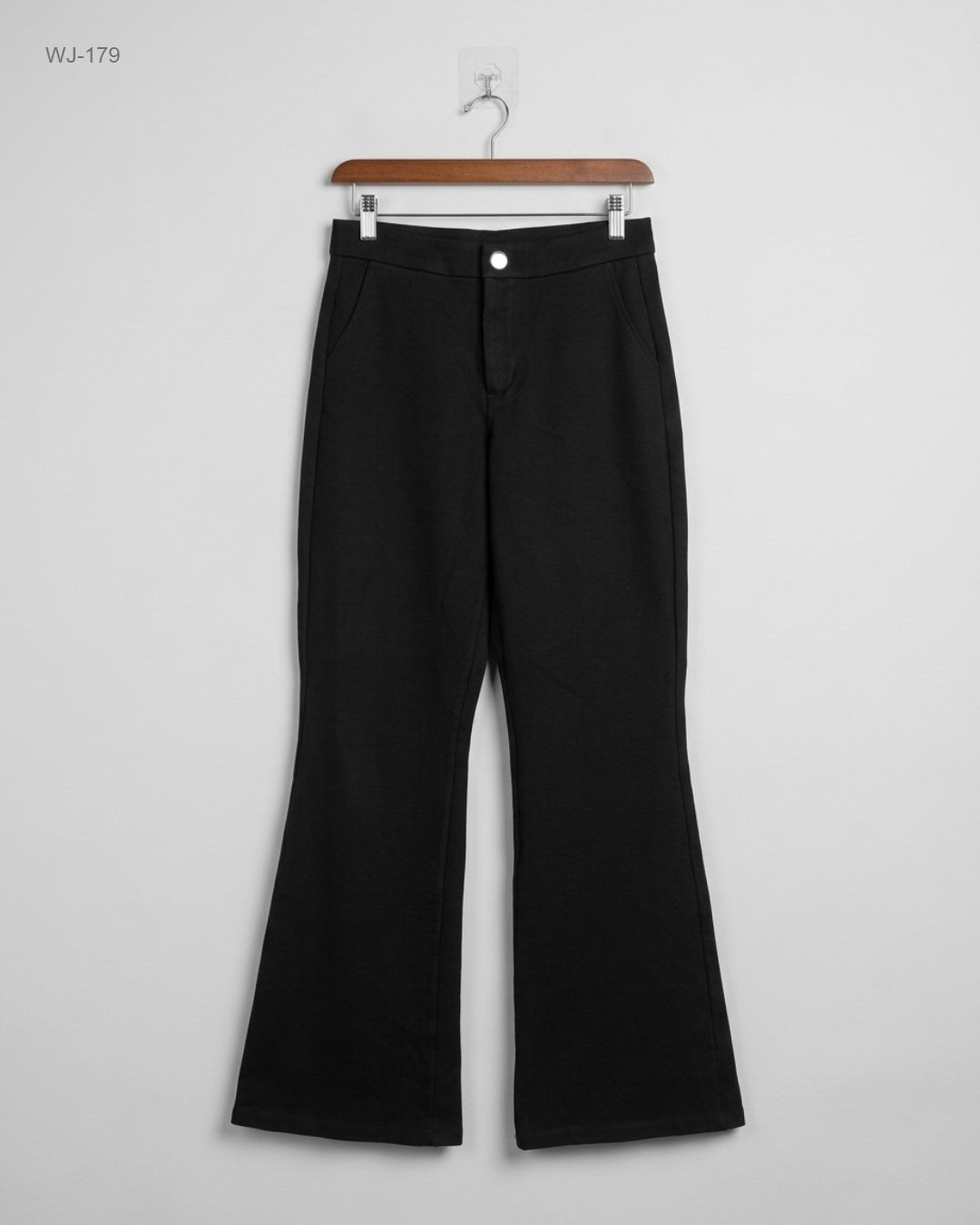 Secondhand Branded Women Jeans by ZARA, BLACK Contton fabric, Premium condition, for - Online Thrift Shop Lahore Pakistan