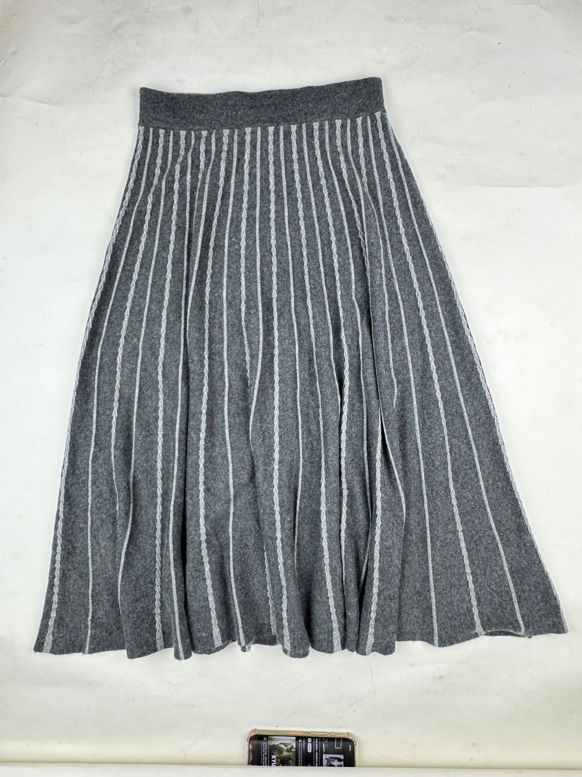 House of Bruar Grey Knitted A-Line Skirt buy preloved clothing online Pakistan - image 2