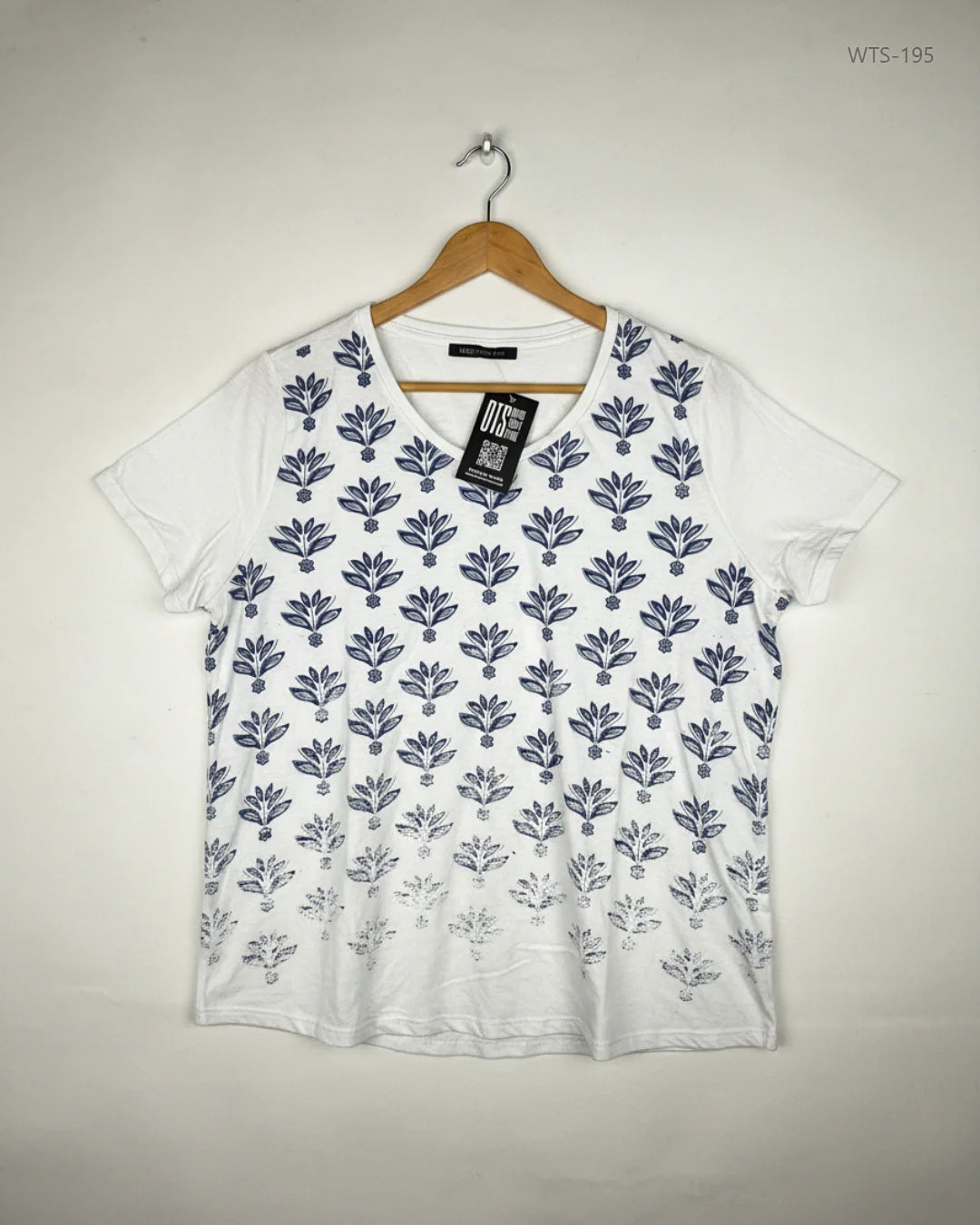UK Imported secondhand Womens Tshirts - Marks & Spencer brand, White Polyester, Excellent condition, for - Online Thrift Store Islamabad Pakistan