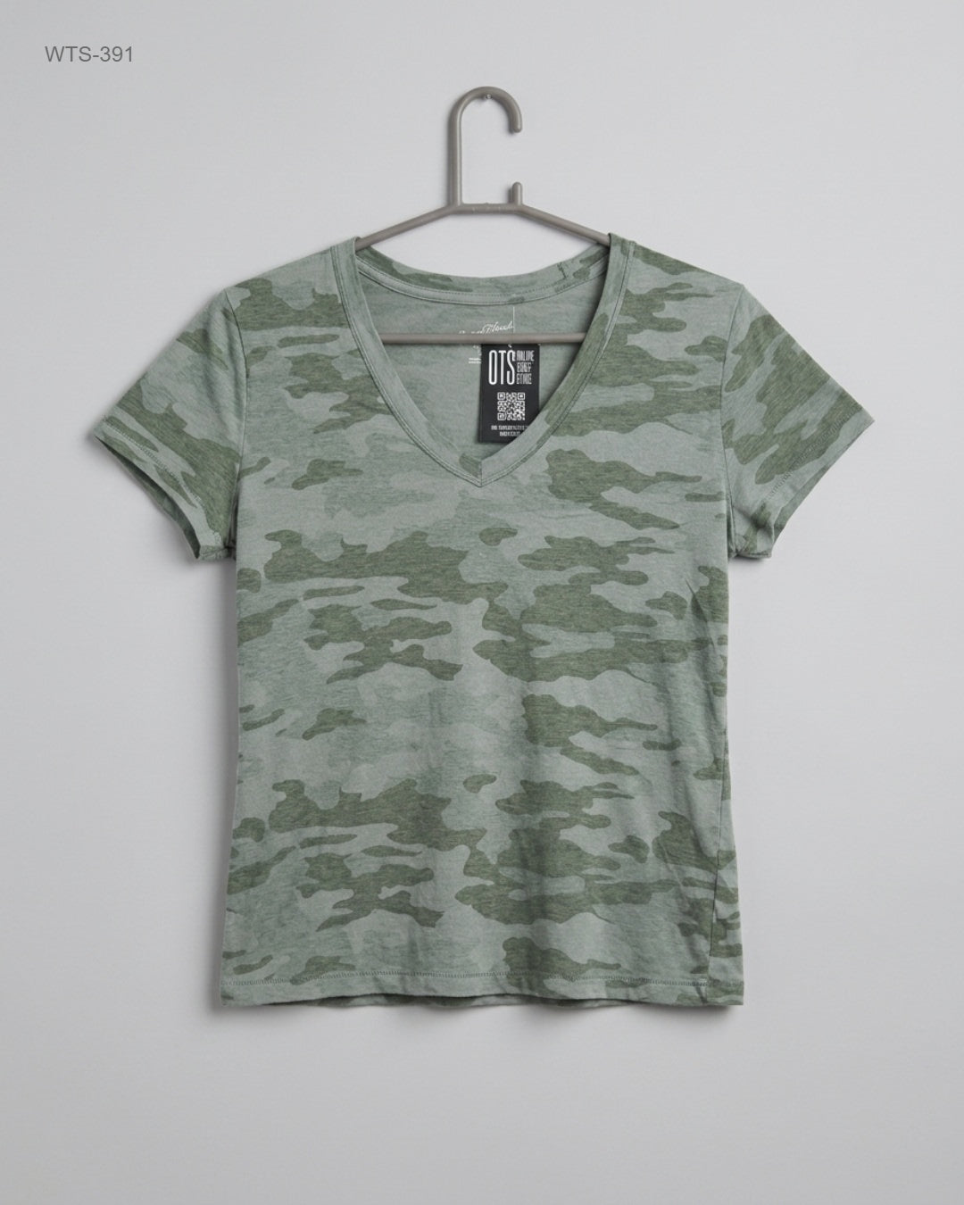 UNIVERSAL THREAD (WTS-391) Camouflage V-Neck T-Shirt